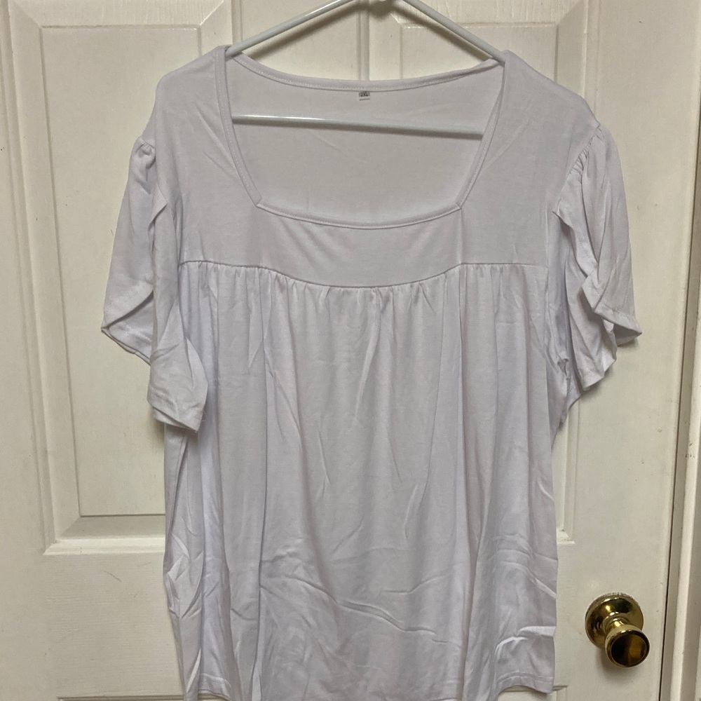3/$20 bundle and save 
Women's White Short Sleeve Top